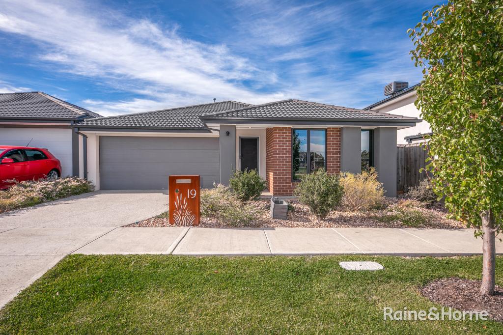 19 Graze Rd, Sunbury, VIC 3429