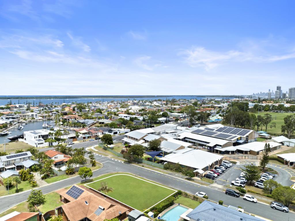 1 Simbai St, Runaway Bay, QLD 4216