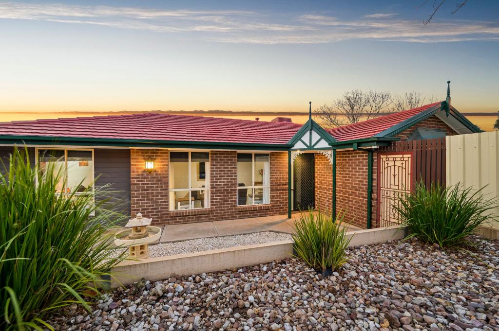 2 Martinique Dr, Seaford Rise, SA 5169