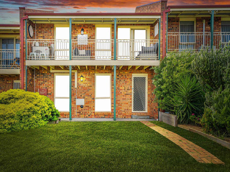 2/20 Scarlett Gr, Lara, VIC 3212