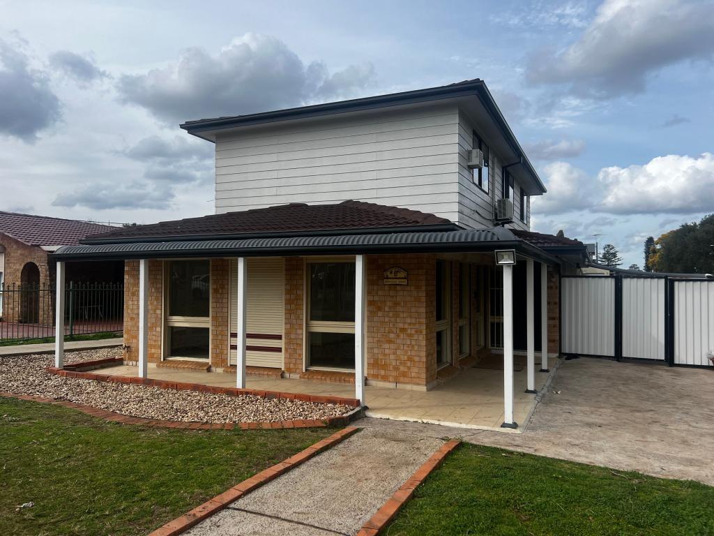 6 Hope Cres, Bossley Park, NSW 2176