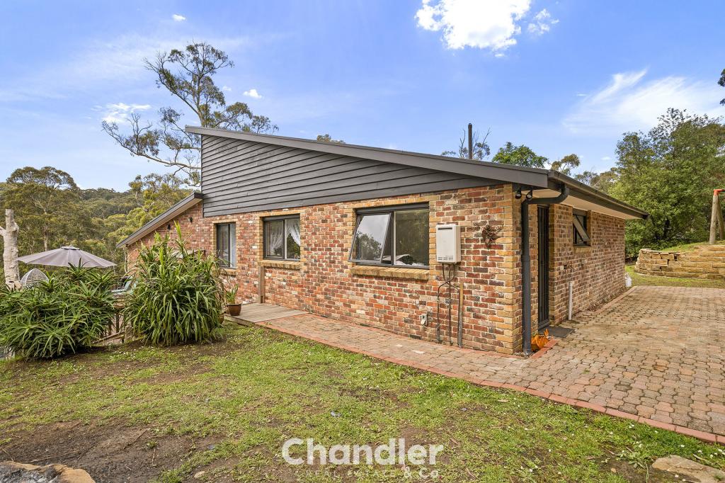 10 Banool Rd, Selby, VIC 3159