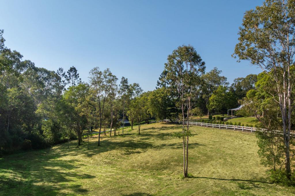 68 Willunga St, Brookfield, QLD 4069