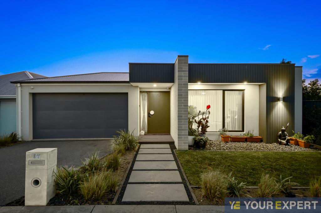 37 Huey Cct, Cranbourne, VIC 3977