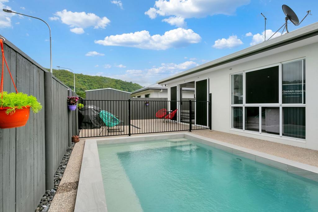 4 Coxswain Pl, Trinity Beach, QLD 4879