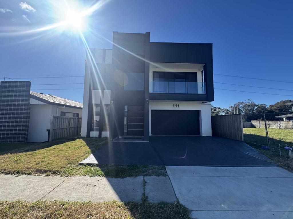 111 Rosedale Cct, Carnes Hill, NSW 2171