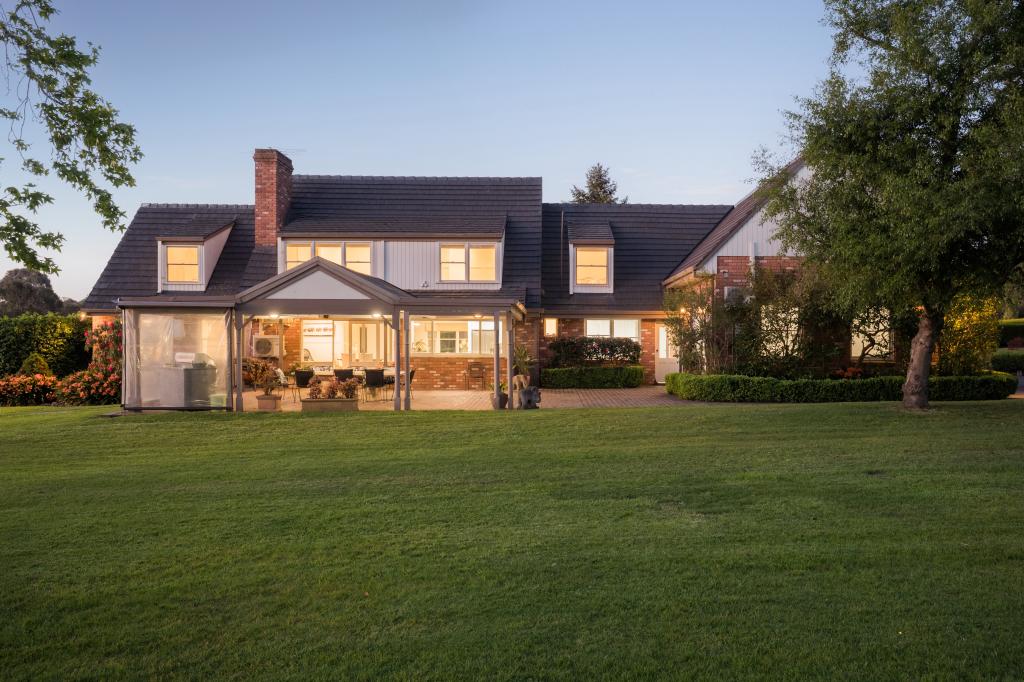 22 MOUNTAIN FLAT RD, NARRE WARREN EAST, VIC 3804