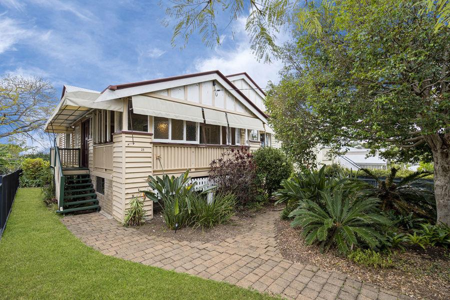 28 Barter Ave, Holland Park, QLD 4121