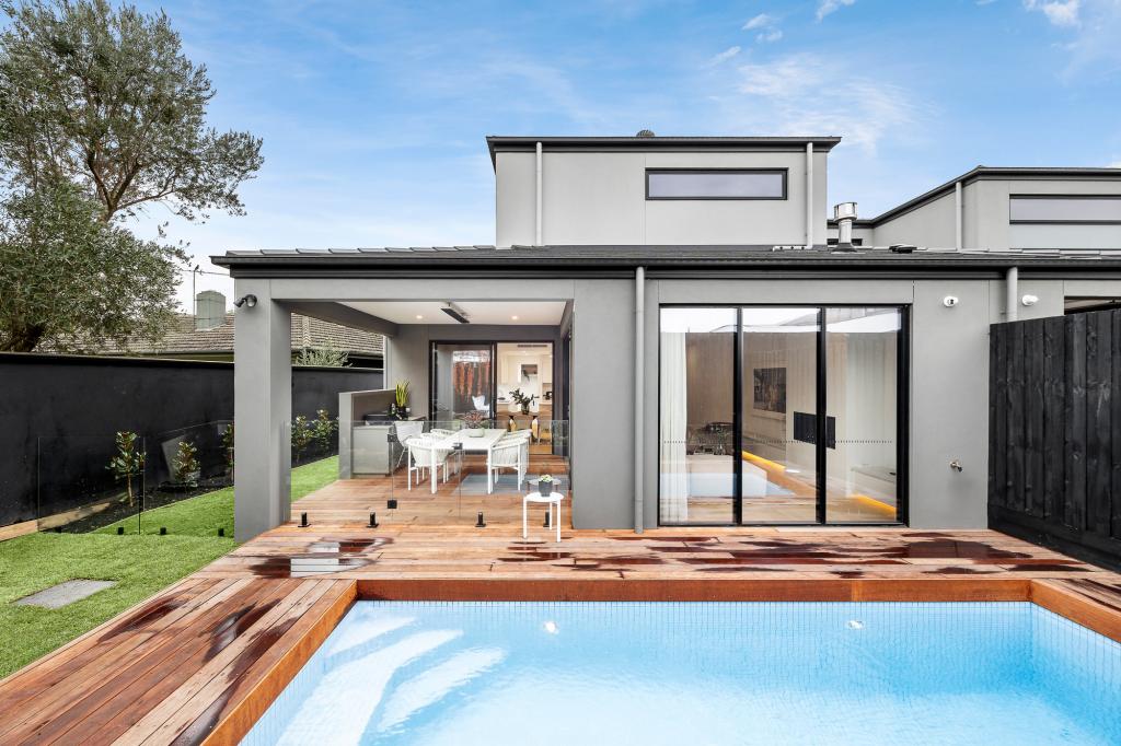 15B STEWART ST, BRIGHTON, VIC 3186