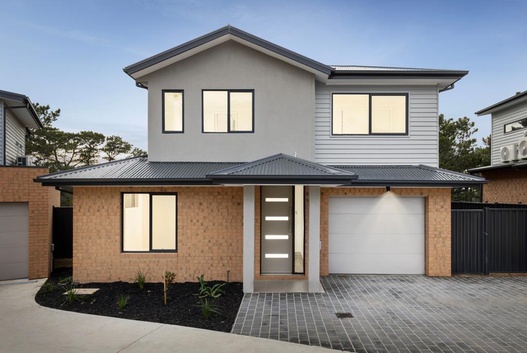 26 Retreat Cres, Sunbury, VIC 3429