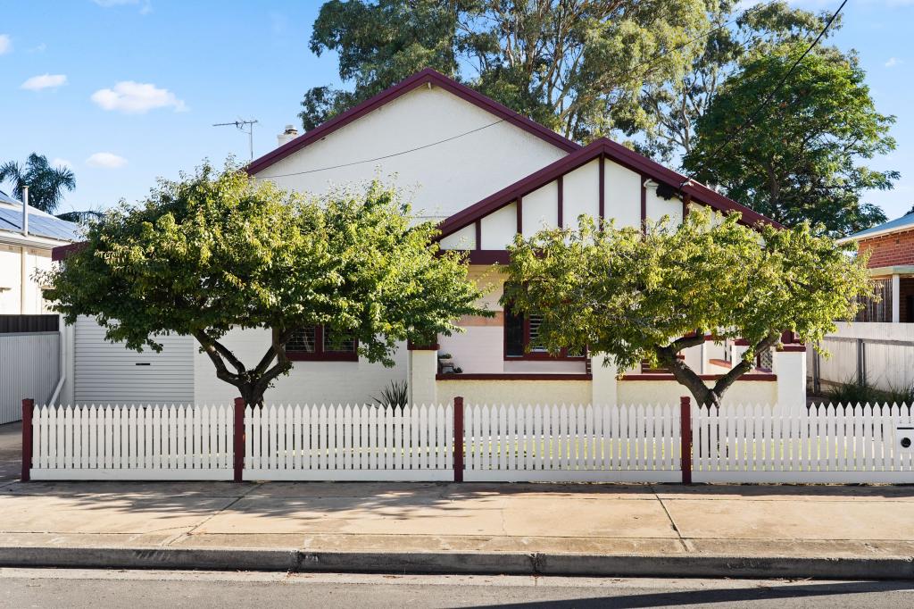 18 Hampton Cres, Largs Bay, SA 5016