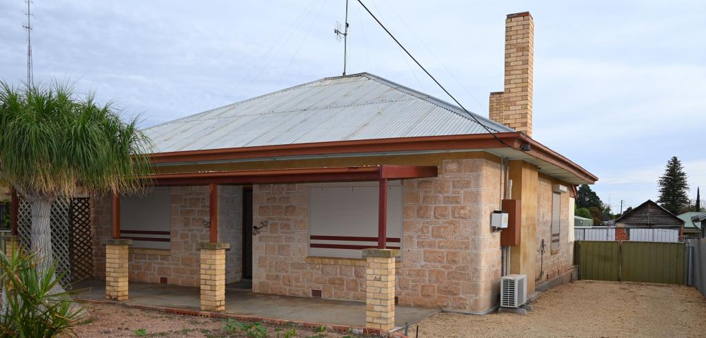 16 ANDREW ST, WAIKERIE, SA 5330