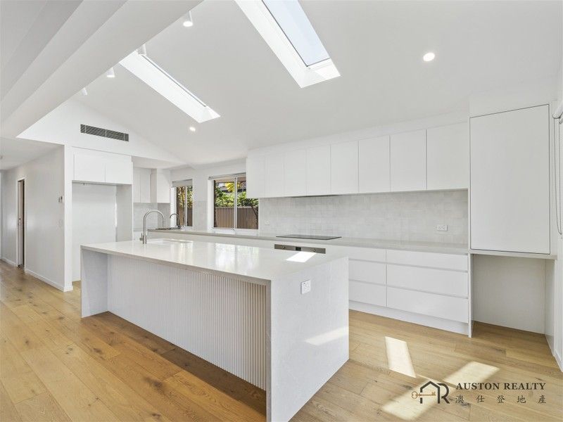 33 Firmin Ct, Mermaid Waters, QLD 4218