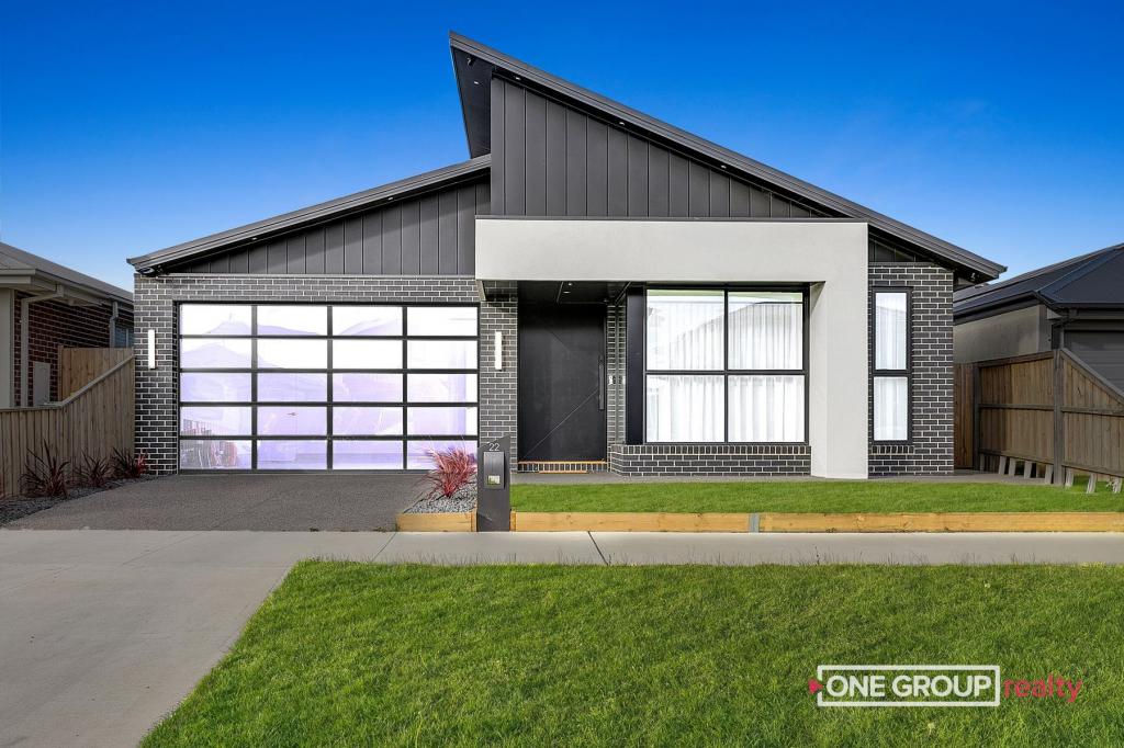 22 TREMAINE AVE, MICKLEHAM, VIC 3064