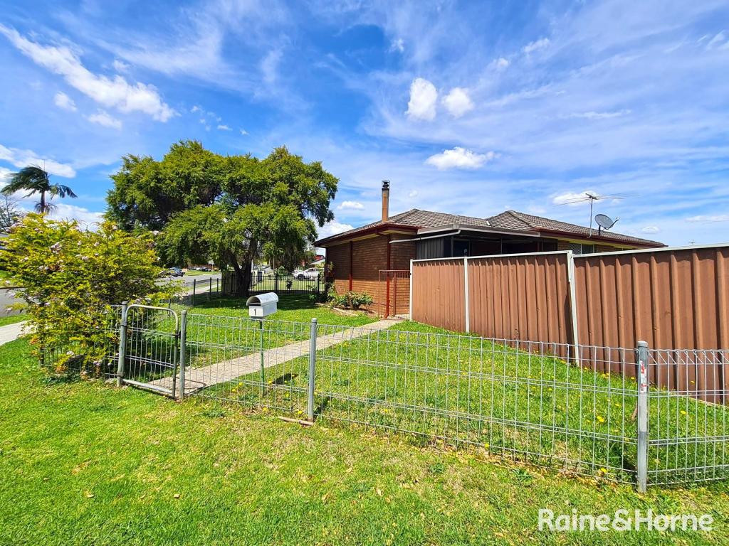 1 Kitson Pl, Minto, NSW 2566