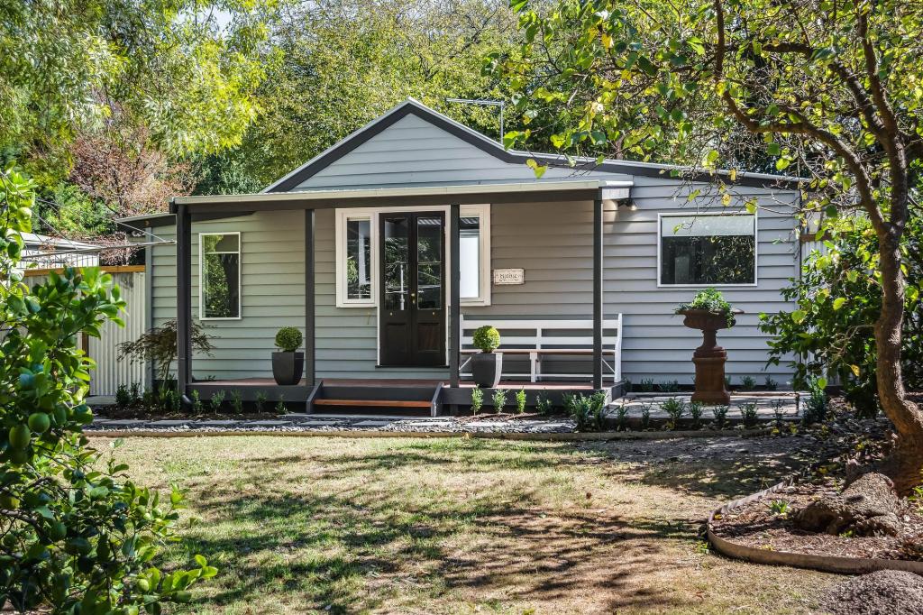 896a Mt Dandenong Rd, Montrose, VIC 3765