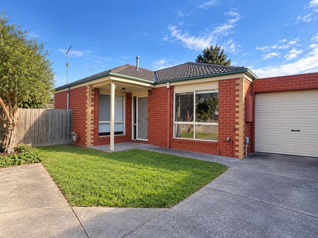 2/11 Meadowvale Dr, Grovedale, VIC 3216