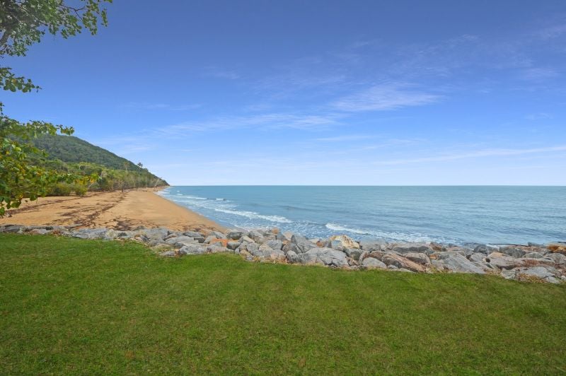 8 Feldt St, Flying Fish Point, QLD 4860