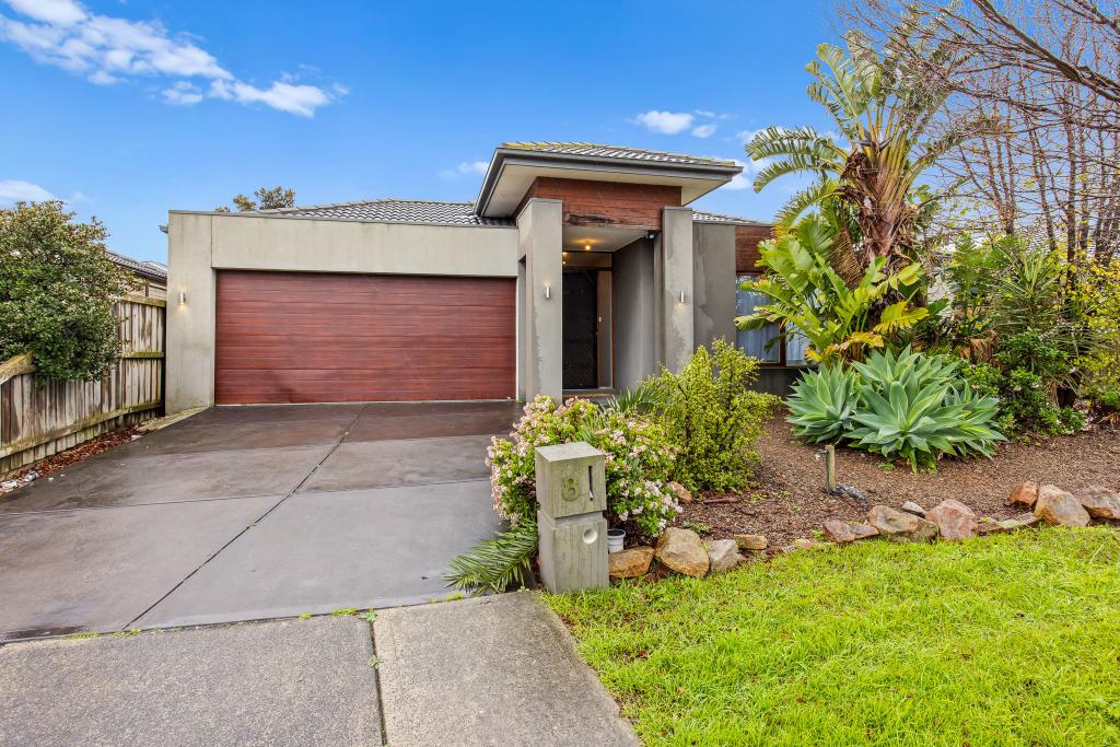 8 LIA AMIE PL, BERWICK, VIC 3806