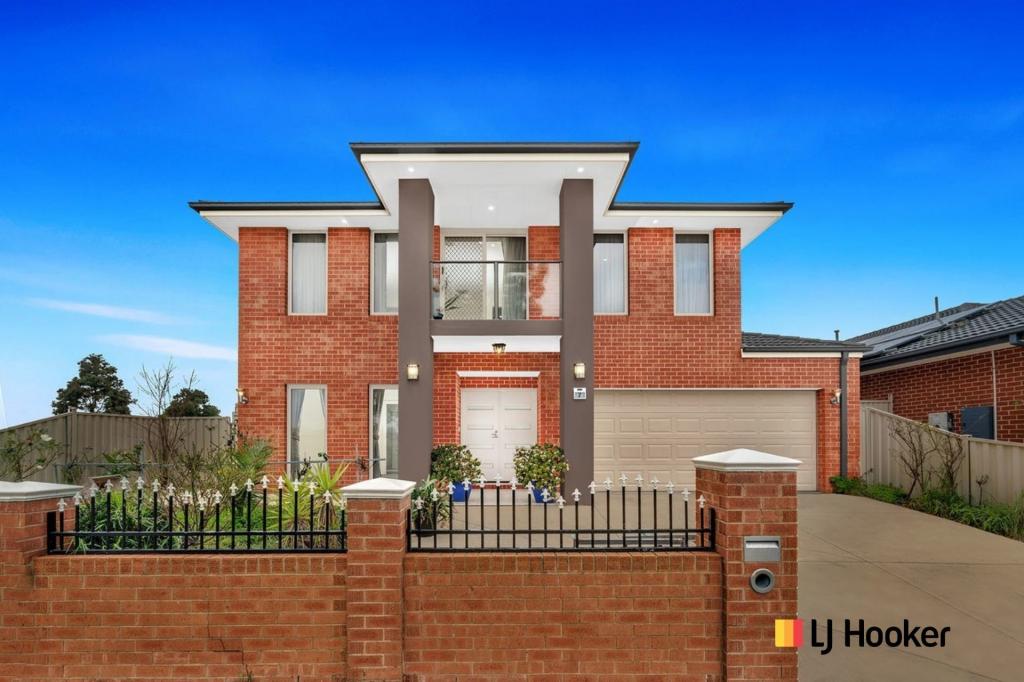 7 Ballymena Cres, Cranbourne East, VIC 3977