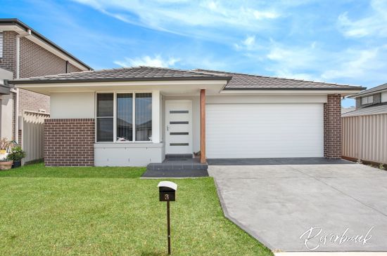 3 Hitchens St, Middleton Grange, NSW 2171