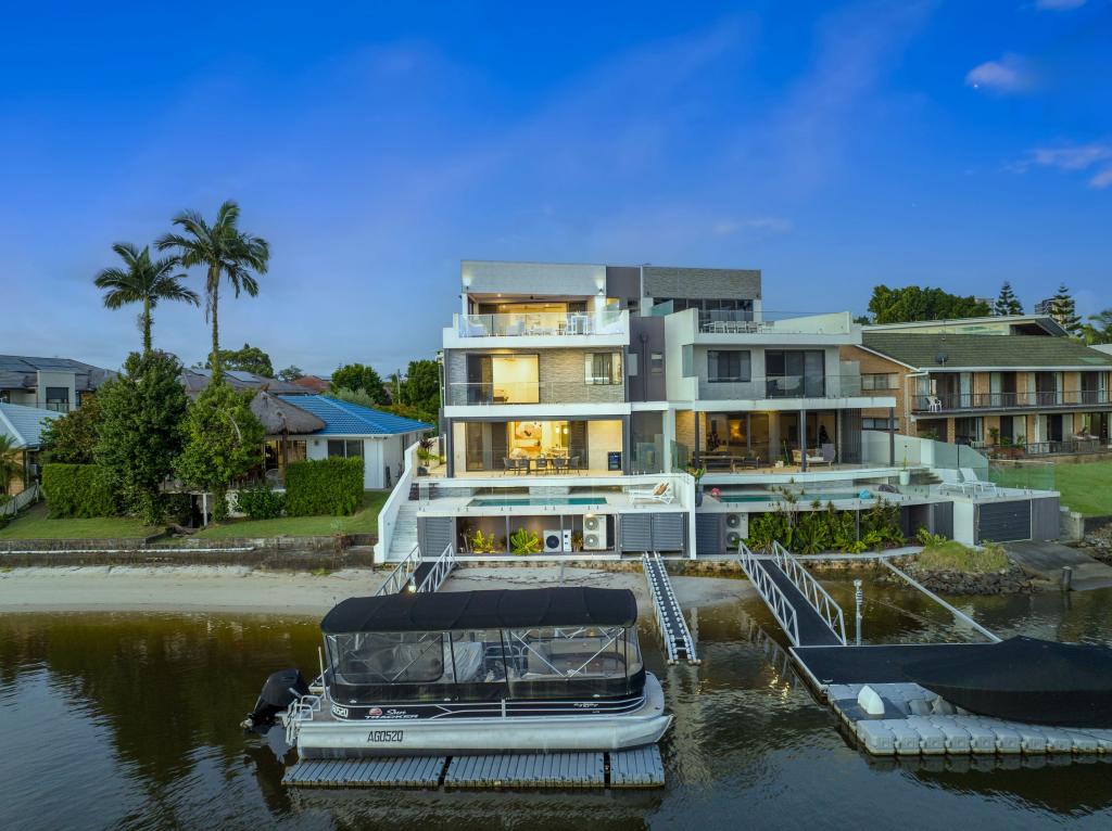 2/21 Miami Key, Broadbeach Waters, QLD 4218