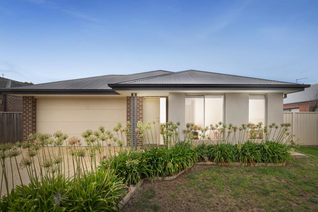 8 Dianella Way, Romsey, VIC 3434