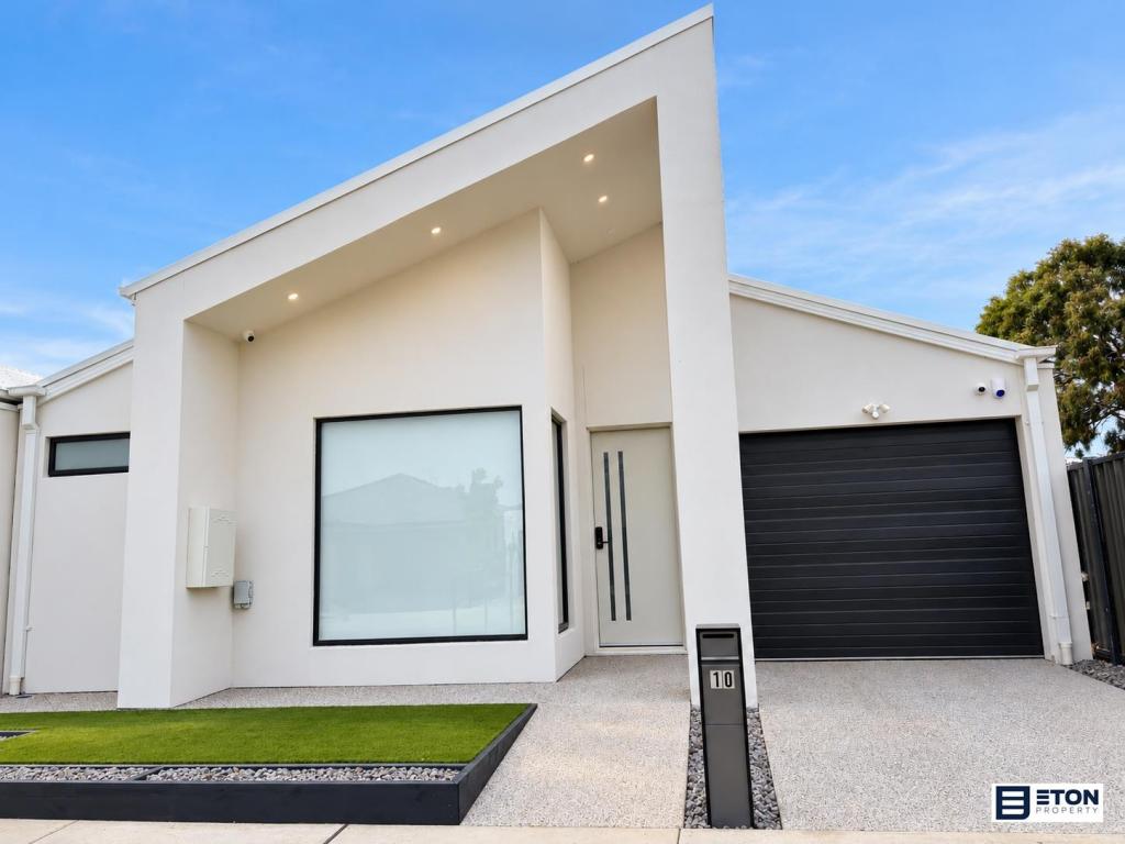10 Burrawang Loop, Mickleham, VIC 3064