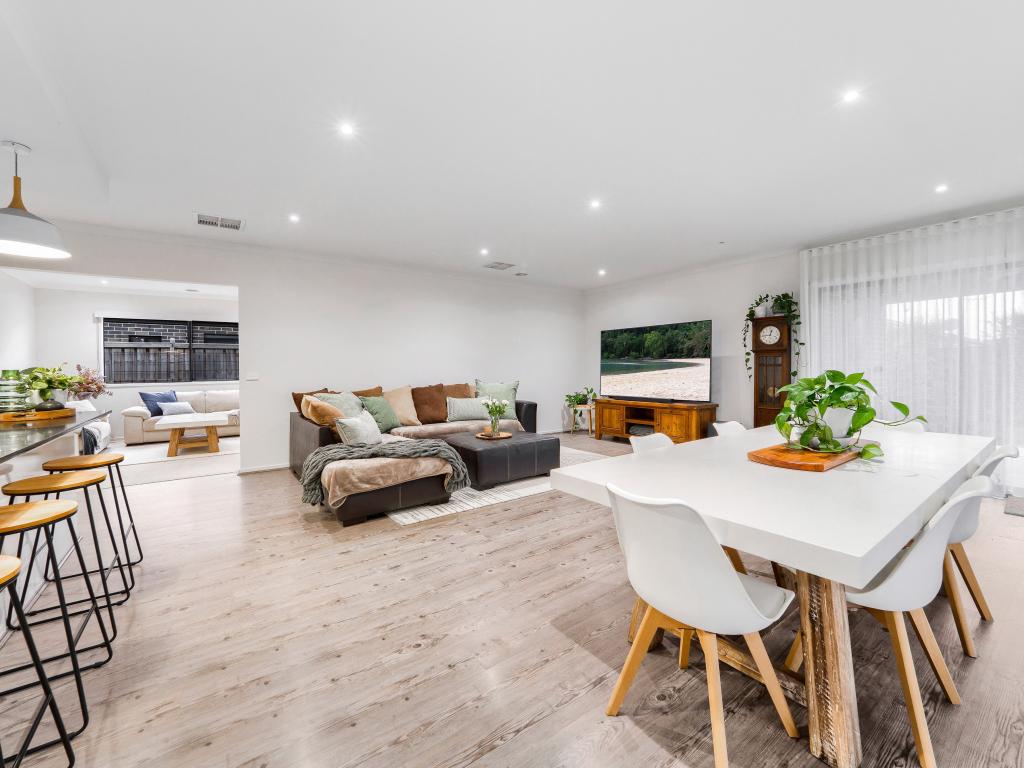 17 HILLWOOD ST, CLYDE, VIC 3978