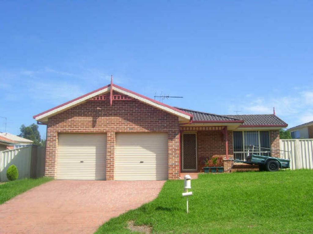 43 Baynton Pl, St Helens Park, NSW 2560