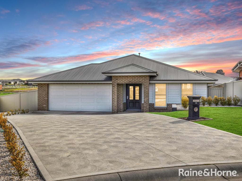 10 Lyon Cl, Kelso, NSW 2795