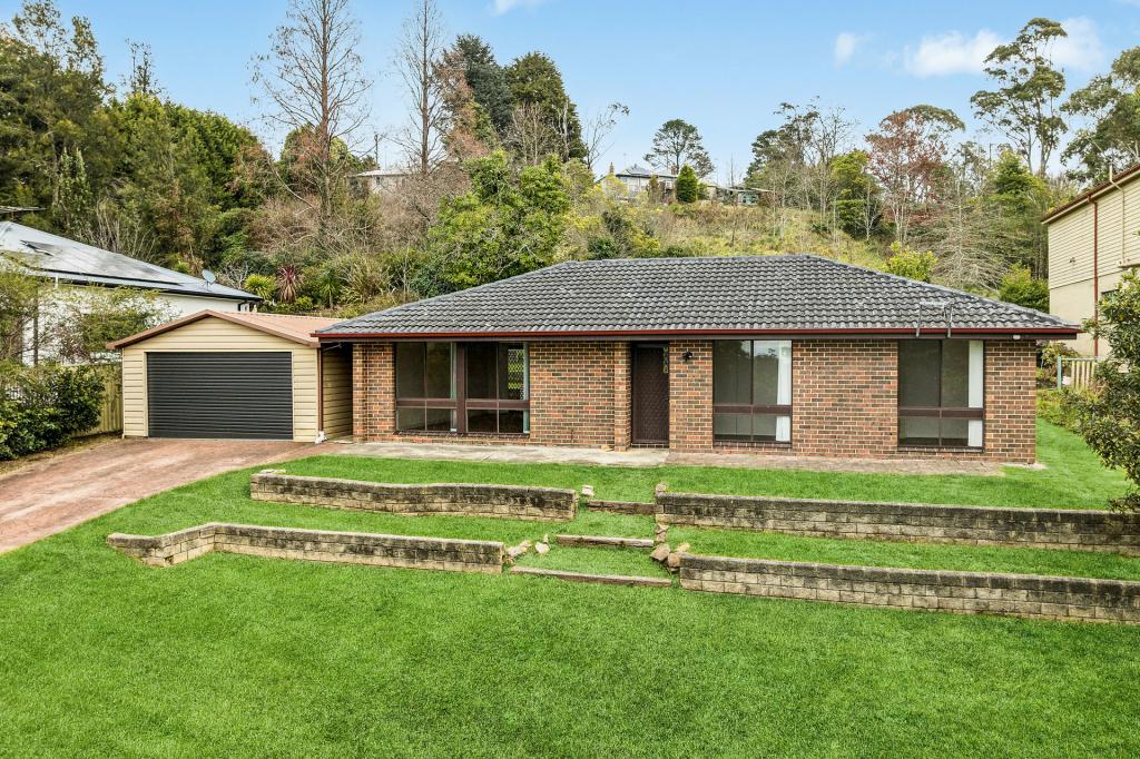 25 Taylor Ave, Wentworth Falls, NSW 2782
