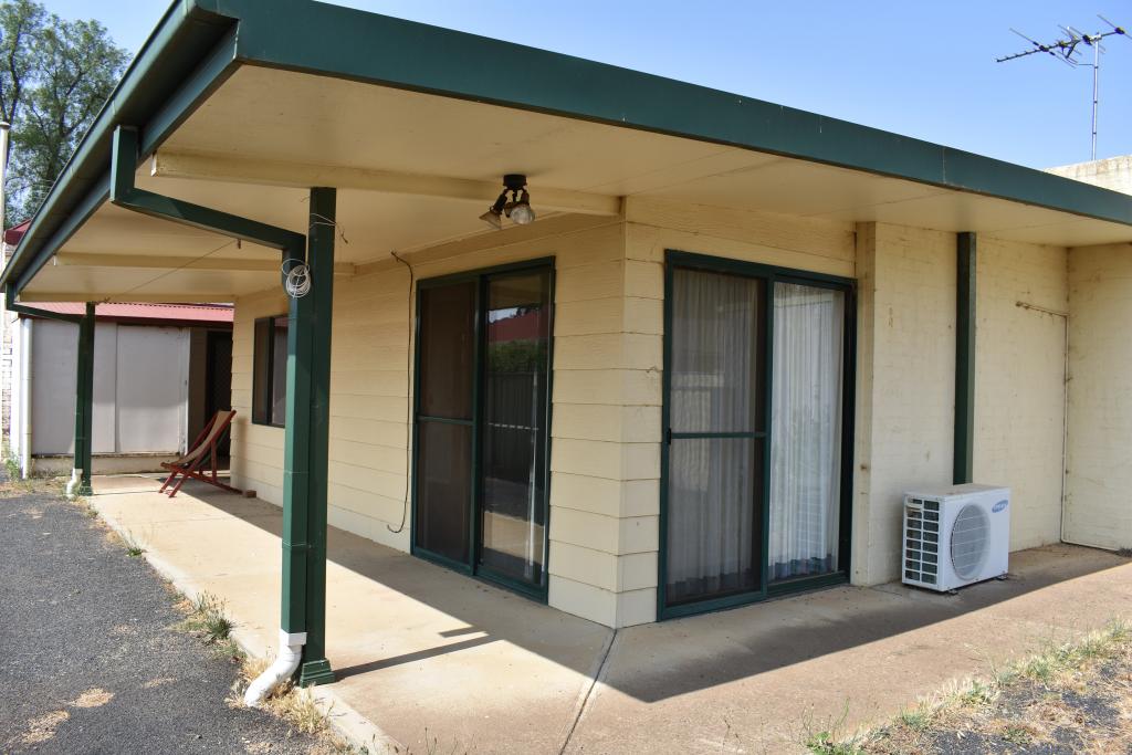 6 Cloete St, Young, NSW 2594