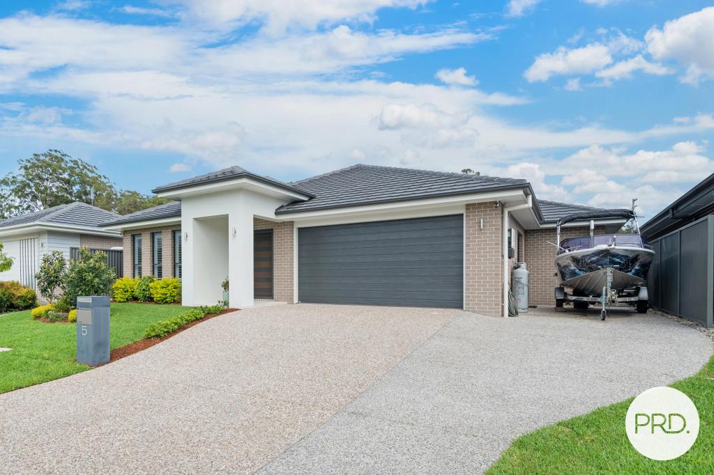 5 Vernon Cct, Kew, NSW 2439