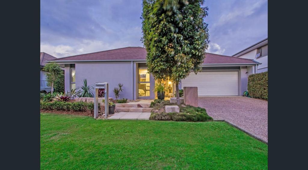 10 Esk Cres, Wakerley, QLD 4154