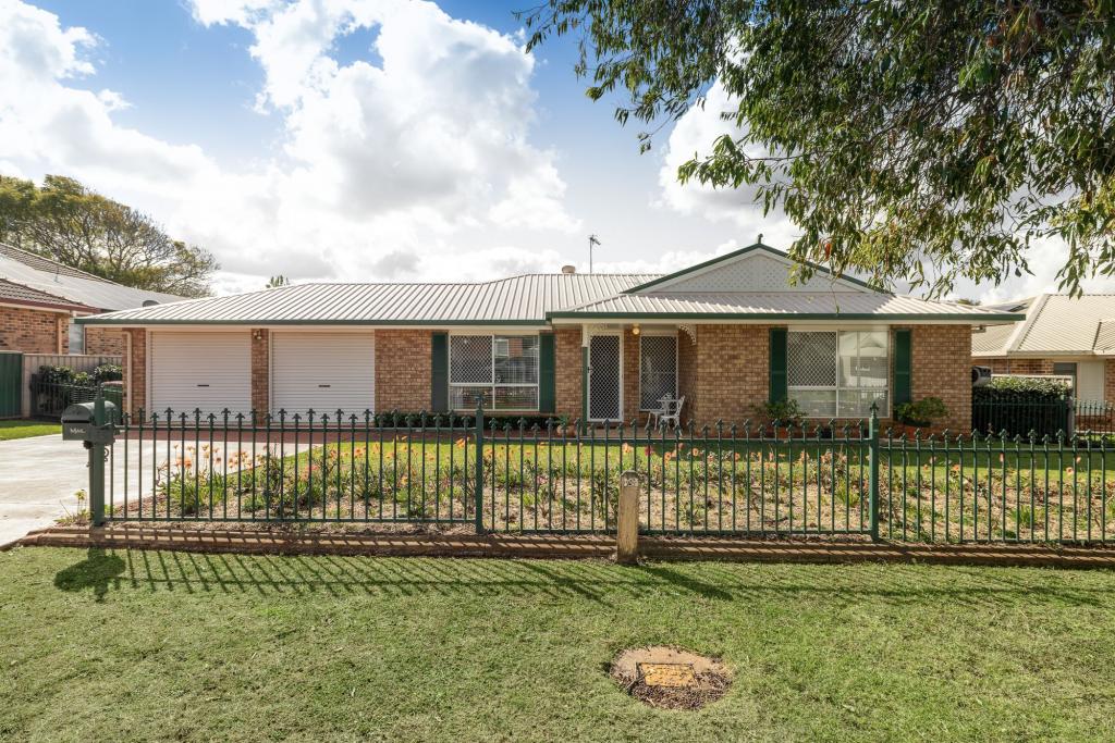 15 Heather St, Kearneys Spring, QLD 4350