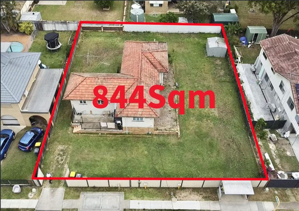 385 Broadwater Rd, Mansfield, QLD 4122