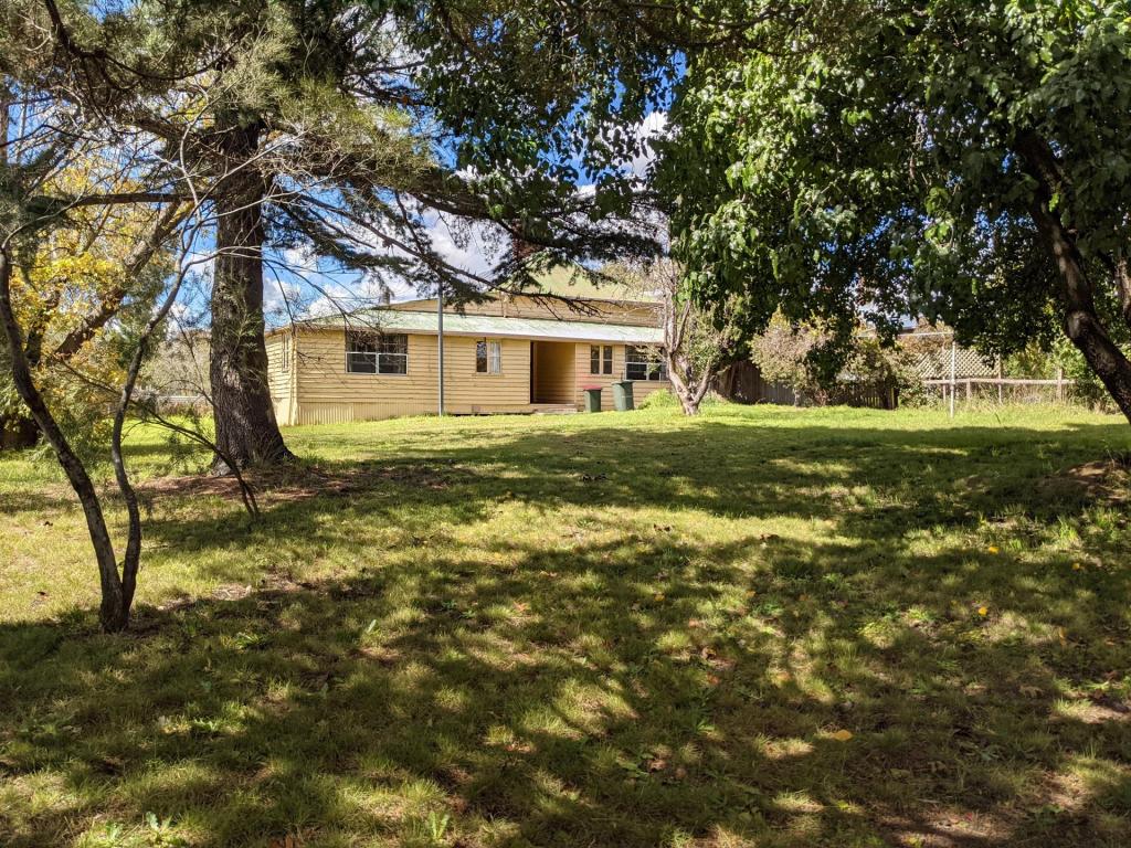 11 Salisbury St, Uralla, NSW 2358