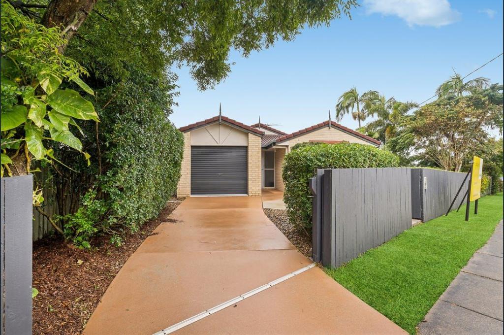 4 Vivian St, Tennyson, QLD 4105