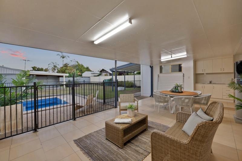 1 EMU ST, SLADE POINT, QLD 4740