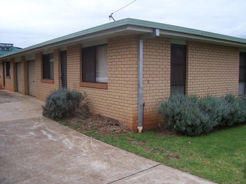 2/183a North St, Rockville, QLD 4350