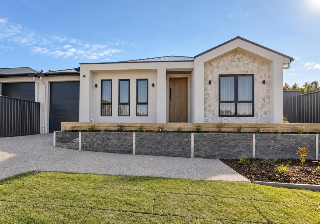 7 INA ST, O'HALLORAN HILL, SA 5158