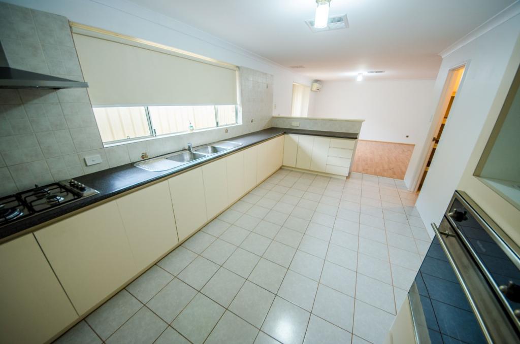 16 Tarn Dr, Canning Vale, WA 6155