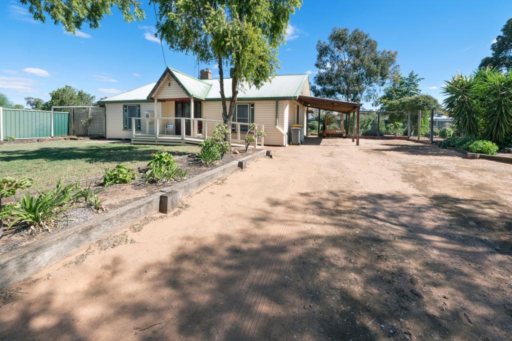 8 Hall St, Piangil, VIC 3597