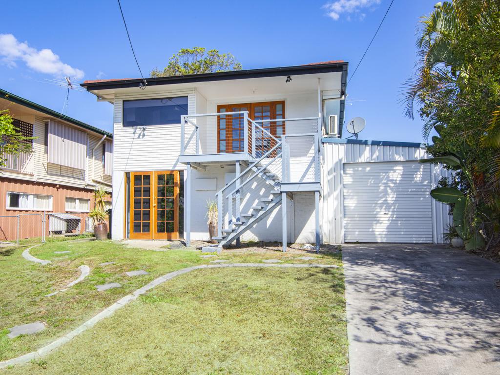 11 Logan Ave, Oxley, QLD 4075