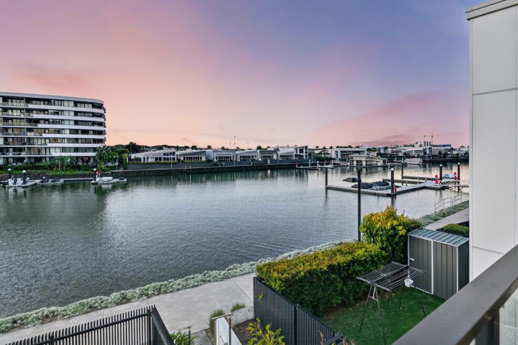 16 BRONTE CCT, HOPE ISLAND, QLD 4212
