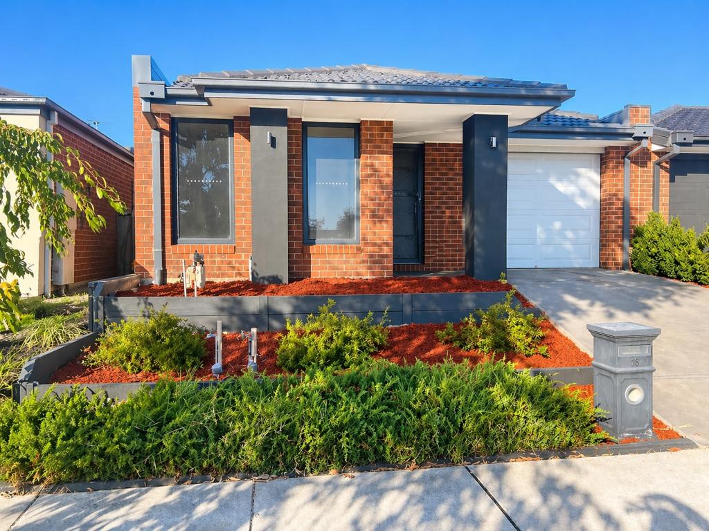 18 Wilton St, Cranbourne West, VIC 3977