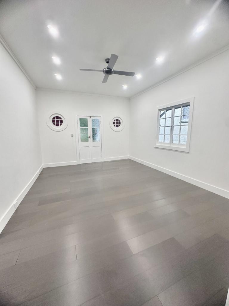 97 Old Cleveland Rd, Greenslopes, QLD 4120