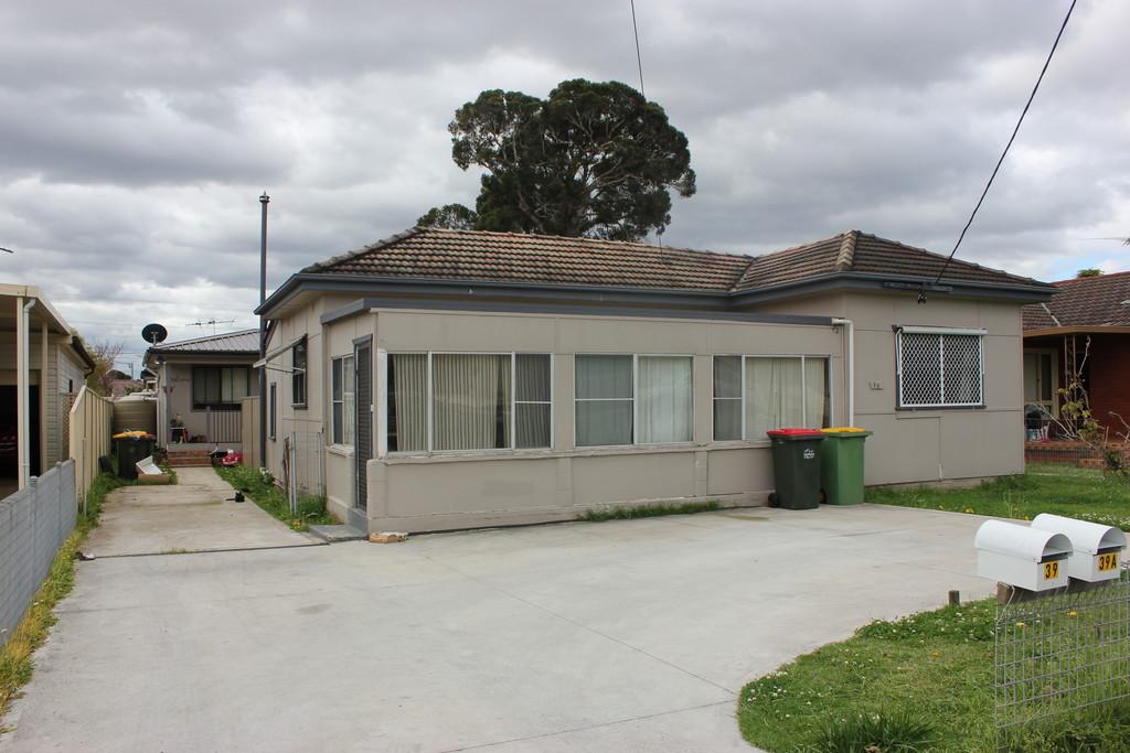 39 Torrens St, Canley Heights, NSW 2166