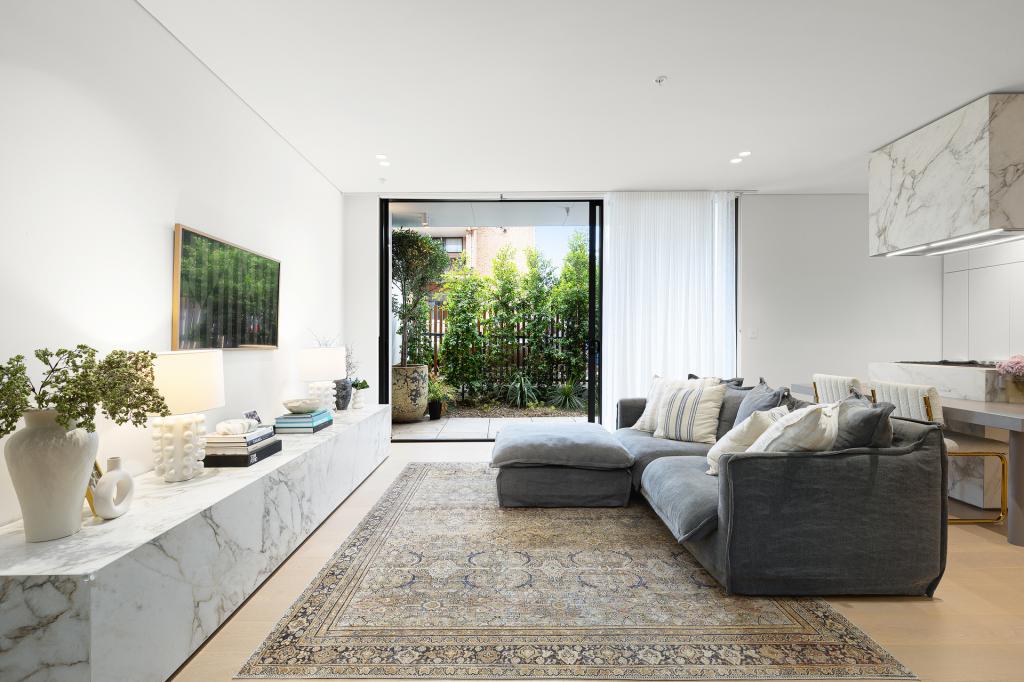 2/657 OLD SOUTH HEAD RD, ROSE BAY, NSW 2029